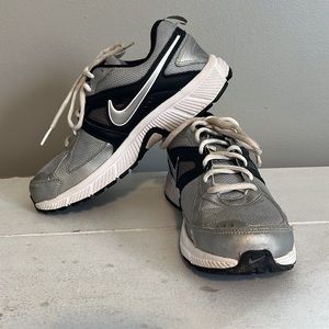 Nike youth/women Dart 9 running sneakers